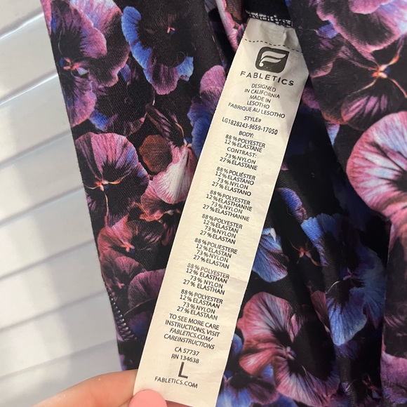 Fabletics Floral Legging NWOT - Picture 3 of 4